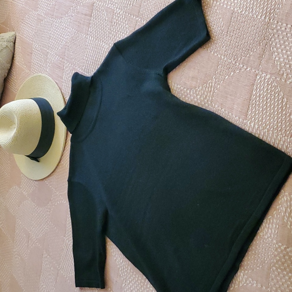 Villager Turtleneck blk w/ tiny sparkles sz S